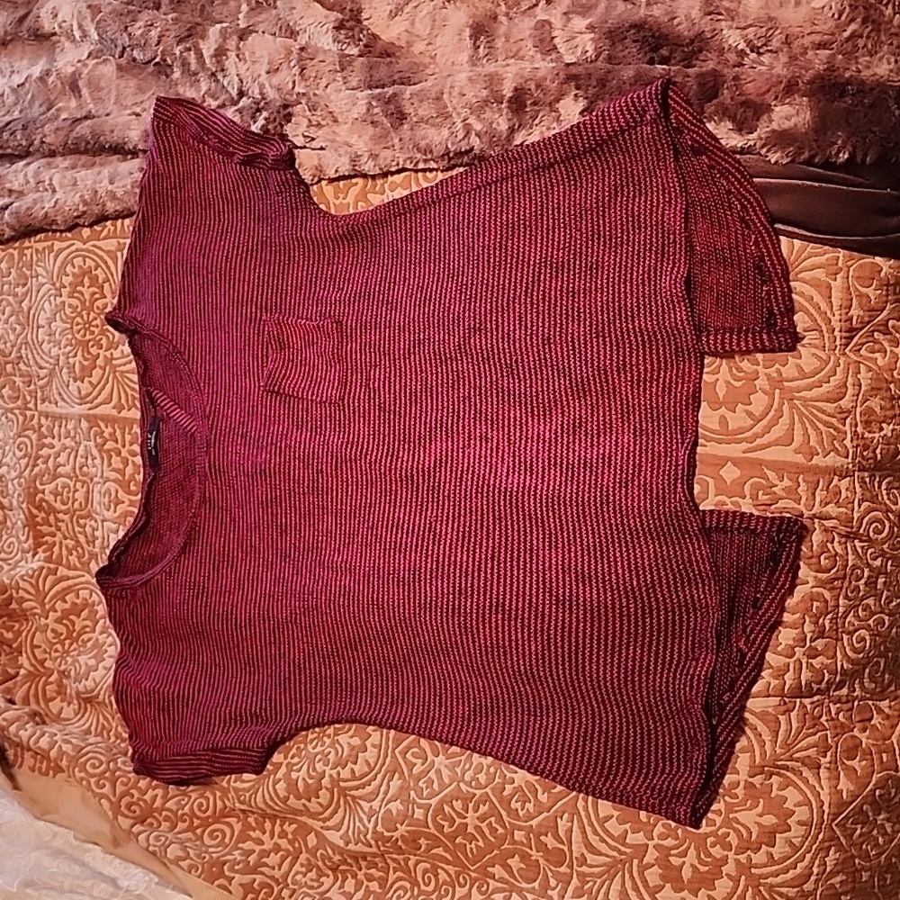 Short sleeve knit top